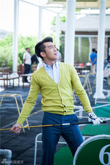 组图：《一见不钟情》曝剧照 郑恺扮酷耍帅