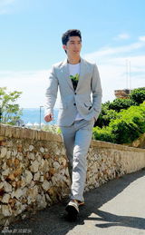 组图：窦骁戛纳街拍写真 清爽帅气展成熟魅力