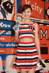 组图：高海宁自觉爱看足球是优势 热捧西班牙队