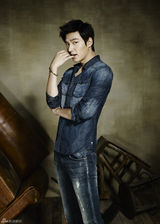 组图：李敏镐拍写真 牛仔造型尽显秋季浪漫