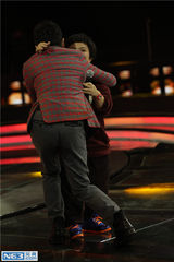 组图：《演说家》林志颖当村长 乐嘉追女支招