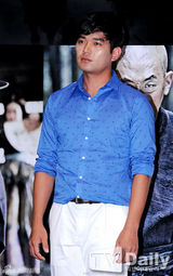 组图：韩片《群盗》试映 河正宇等出席