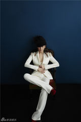 组图：张雨绮八月八生日拍大片突显外刚内柔