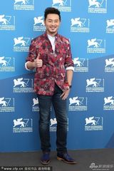 组图：《黄金时代》许鞍华搂冯绍峰汤唯露笑容