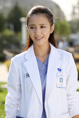 组图：《产科医生》佟丽娅剧照 首演医生穿白衣