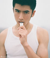 组图：《流星雨3》张云龙夏日写真帅气有型