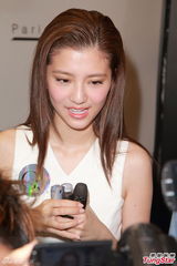 组图：吴千语秀蛮腰努力练人鱼线 男友林峰支持