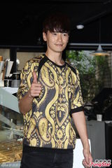 组图：瞿导力拼收视 不惜出卖郑元畅露毛画面