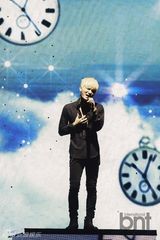 组图：JYJ举行新专发布会 露胸肌秀性感