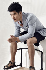 组图：沈泰暖男时尚写真 展迷人桃花眼