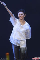 组图：莫文蔚担任孙燕姿个唱嘉宾被催生宝宝