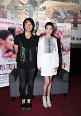 组图：郑伊健周秀娜王菀之《不再说分手》被赞合适情侣观看影片