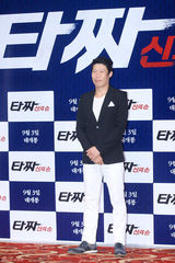 组图：申世京TOP(崔胜贤)等宣传19禁新片《老千2》