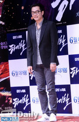 组图：《高跟鞋》发布会 车胜元帅气西装亮相