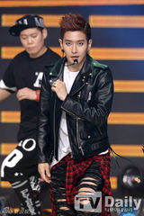 组图：世界杯开赛在即 EXO-K等为韩国国足加油