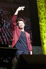 组图：JYJ朴有天日本会粉丝 俊秀在中支持