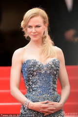 组图：妮可-基德曼登场 女神低胸美裙闪烁夺目