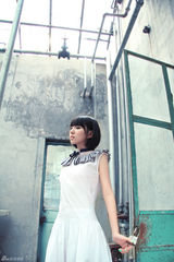 组图：周子琰清新夏日写真曝光 记录青春懵懂