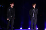 高清图：组合JYJ首尔演唱会 帅气有型载歌载舞