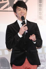 组图：安心亚穿比基尼出境 没男生追倍感失落