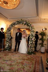 高清：罗嘉良与苏岩点燃爱火 接受嘉宾祝福