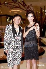 幻灯图：谢婷婷飞天发型妖艳 否认今年嫁安志杰