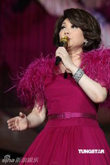 组图：蔡琴百万精华上海演唱会 回忆往事泪盈眼眶