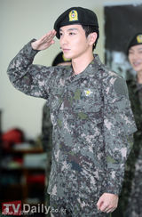 组图：SJ利特演歌舞剧激动飙泪 池贤宇亮相