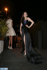 组图：张靓颖水晶礼服亮相戛纳 曳地长裙秀美腿