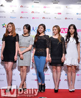 组图：SISTAR热裤劲舞 助阵慈善音乐会