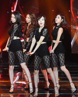 组图：T-ara等女团性感献唱 紧身打歌服露蛮腰