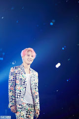 组图：JYJ金俊秀日巡落幕 三万观众倍受感动