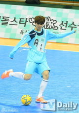 组图：鹿晗帅气犯二无止境 如此逗比依旧萌翻