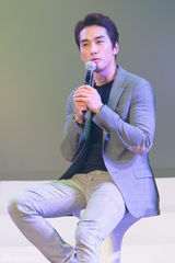 独家：宋承宪上海见面会 为粉丝冲咖啡