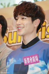 独家：徐康俊率Surprise香港会粉丝赞港女靓