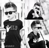 组图：小妖孽来了！外国正太留飞机头霸气十足