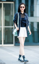 组图：景甜运动系街拍曝光 少女活力一览无余