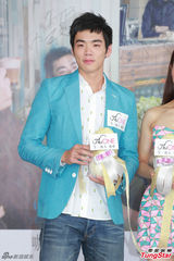 组图：不老女神！周慧敏秀美腿 望再合作九把刀