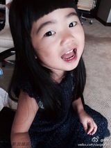 组图：贴心有爱！Joe给曹格写情书姐姐呆萌出镜