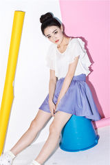 组图：徐璐夏季风甜美写真嘟嘴卖萌