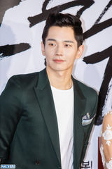 独家高清：金泰熙权相佑大咖齐捧场宋承宪新片