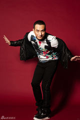 组图：黄觉皮衣秀时尚 搞怪大片卖萌无限