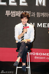 组图：李敏镐亲做咖啡 称与金喜善最合拍