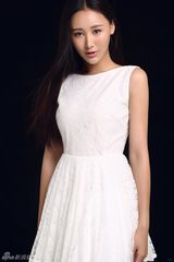 组图：杜十五裸妆写真清新白裙清凉一夏