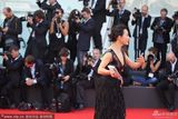 组图：威尼斯闭幕红毯 评委陈冲深V裙美艳