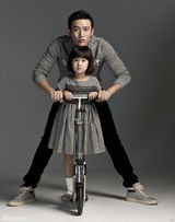 组图：陆毅贝儿父女组合造型百变风格多样