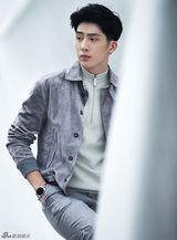 组图：井柏然帅气封面 气质儒雅笑容清新