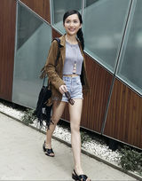 组图：肖雨雨早秋炫彩街拍 七面娇娃时髦有范儿