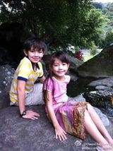 组图：逆天基因！混血兄妹超养眼 曾与王菲搭档