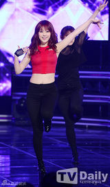 组图：《冠军秀》Super Junior夺首冠 成员兴奋摆剪刀手